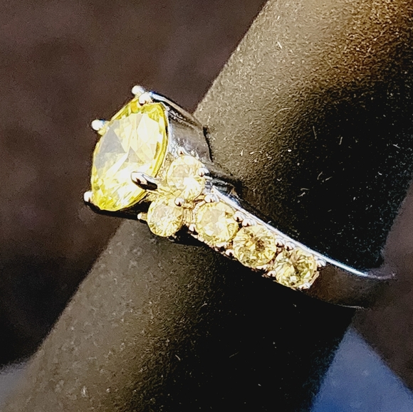 Round Cut Brilliant Faceted Yellow Gemstone 925 Sterling Silver Band Ring Sz 7 * - Picture 3 of 9